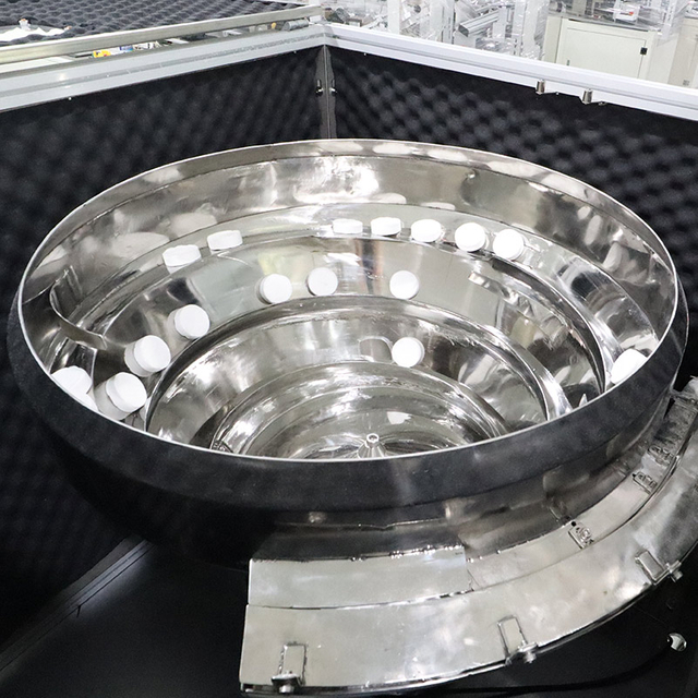 Электрическая этикетировочная машина с термоусадочной муфтой для одноразовых сжатых банных полотенец