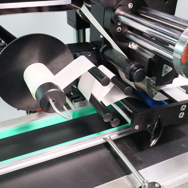 Этикетировочная машина 200 м/мин для плоской поверхности