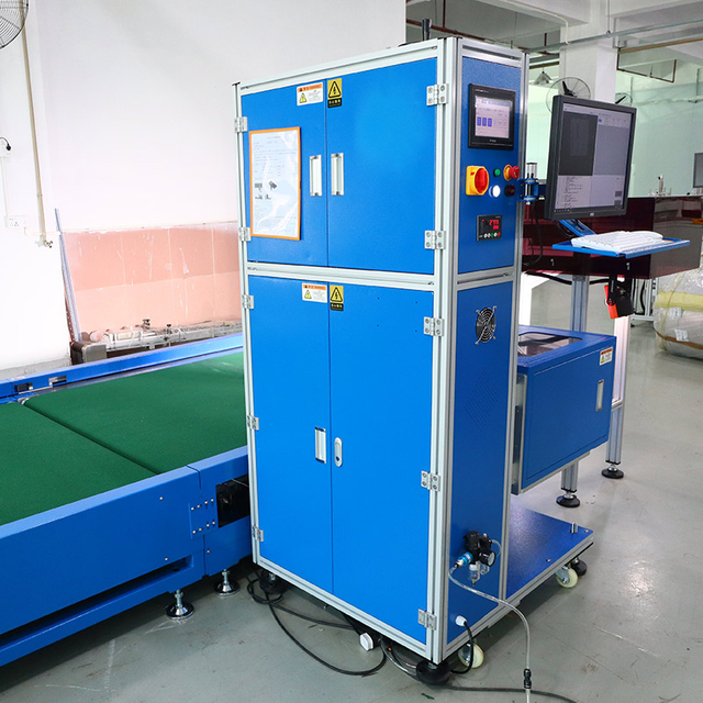 Этикетировочная машина для печати и нанесения этикеток с функцией взвешивания и сканирования