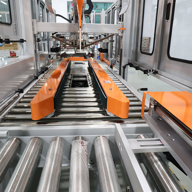 Машина для запечатывания коробок и машина для печати и нанесения этикеток