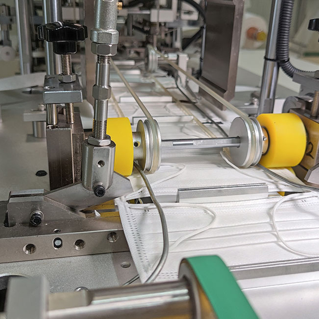 Машина для изготовления нетканых хирургических масок